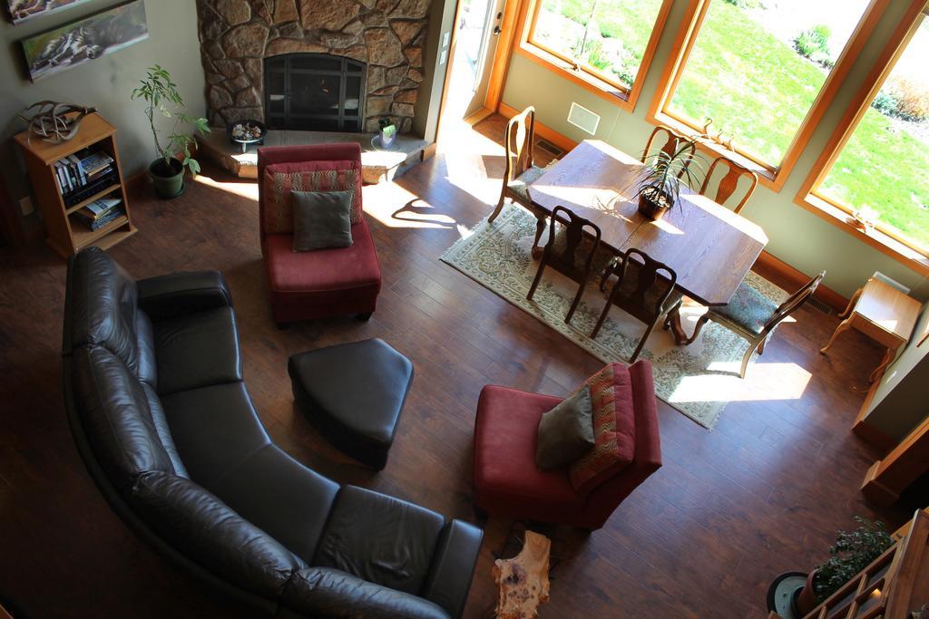 Windborne Bed & Breakfast Castlegar Bagian luar foto