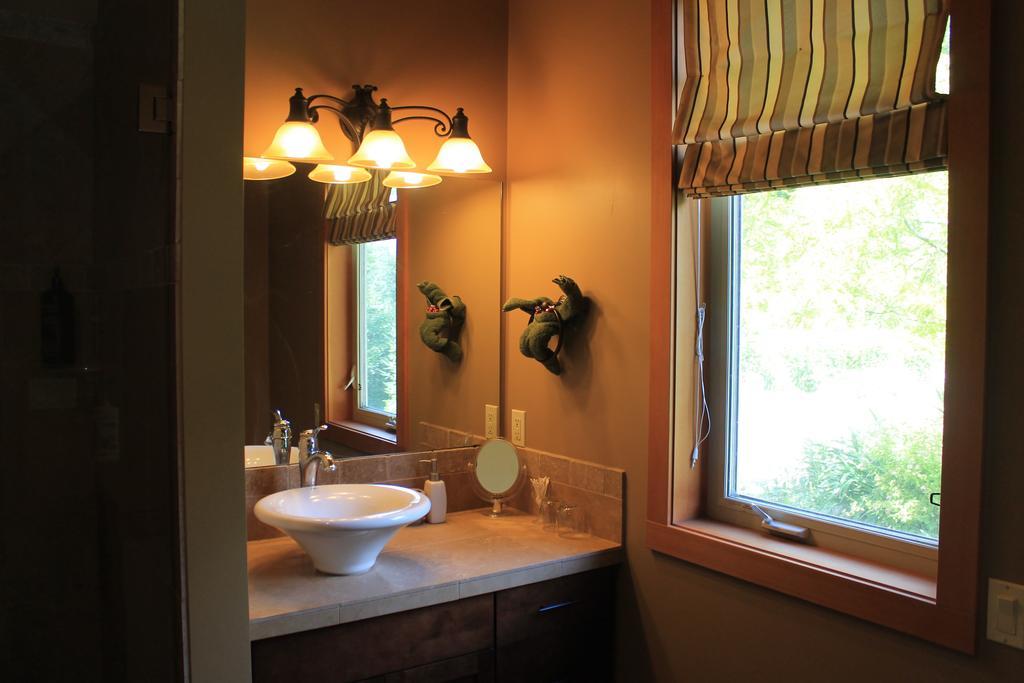 Windborne Bed & Breakfast Castlegar Ruang foto